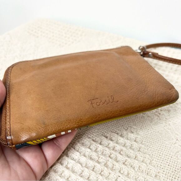 Fossil Patchwork Wristlet Leather Floral Zip Around Key Per - Picture 3 of 7